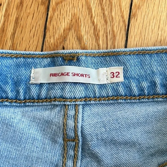 Levi’s rib cage distress shorts 32 - Picture 7 of 7